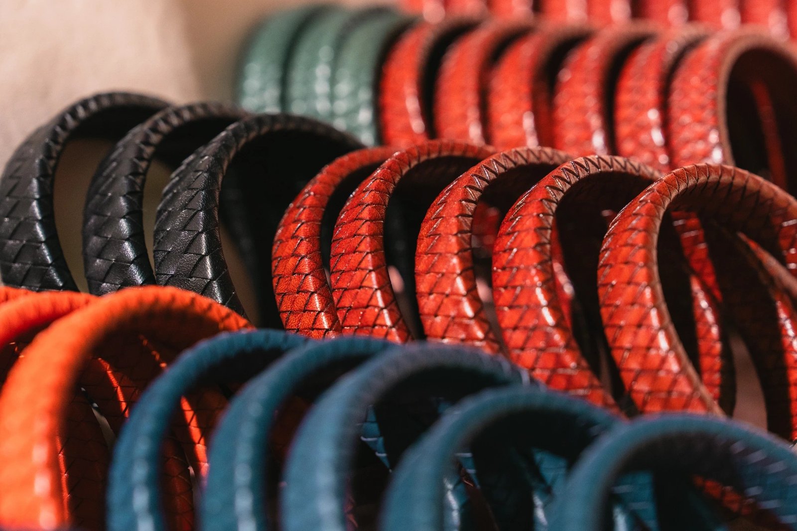 Colourways in braided leather